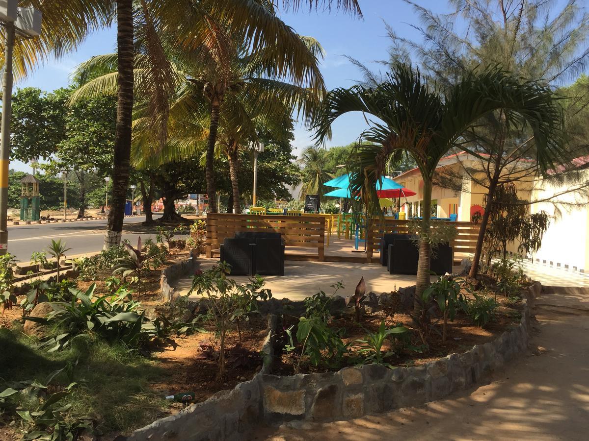 The Family Kingdom Resort Freetown Exteriör bild