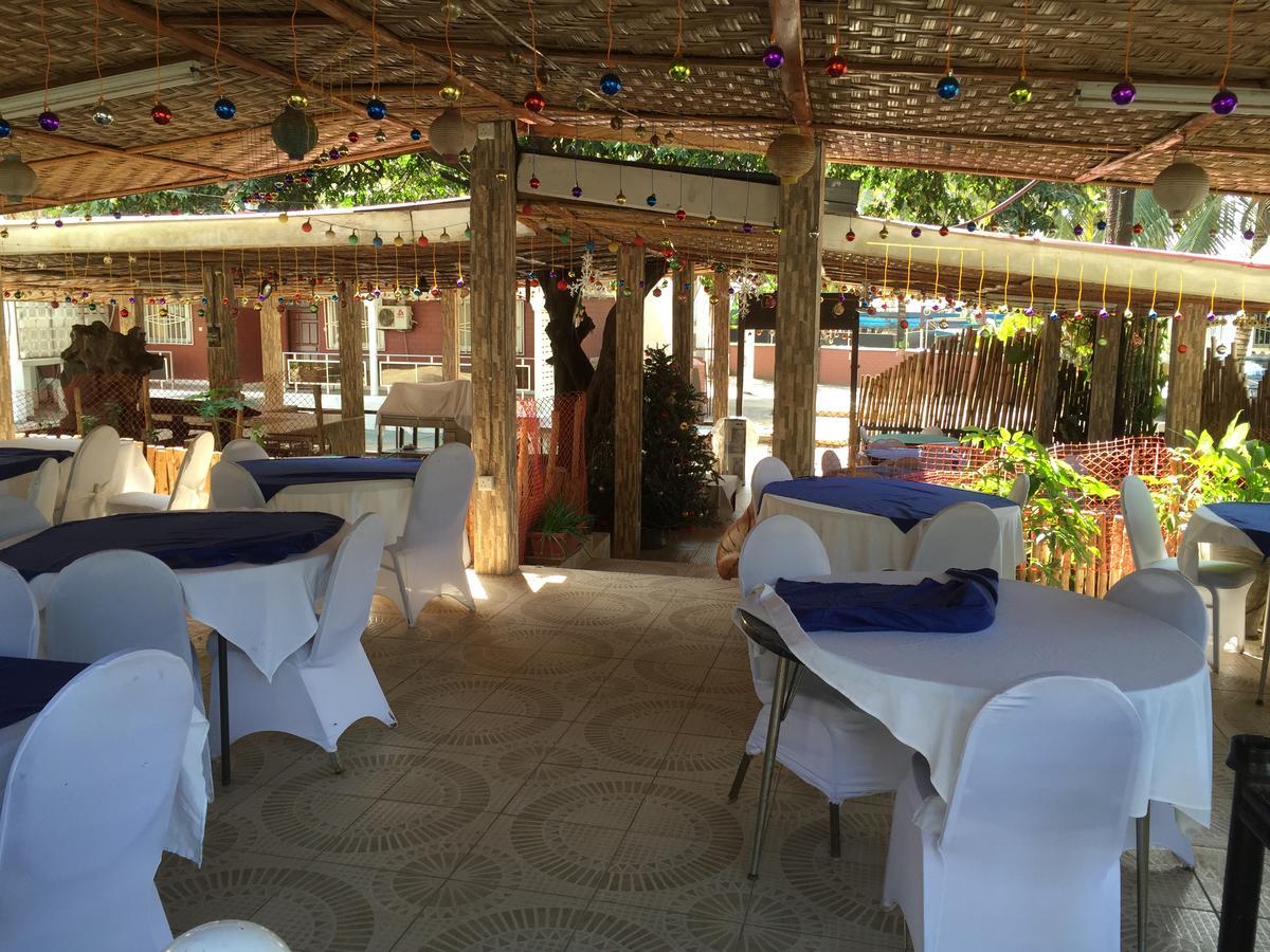 The Family Kingdom Resort Freetown Exteriör bild