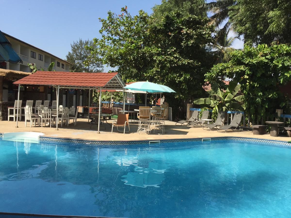 The Family Kingdom Resort Freetown Exteriör bild