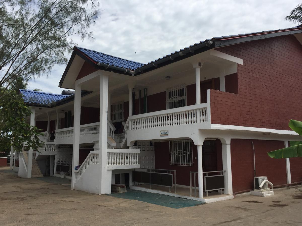 The Family Kingdom Resort Freetown Exteriör bild