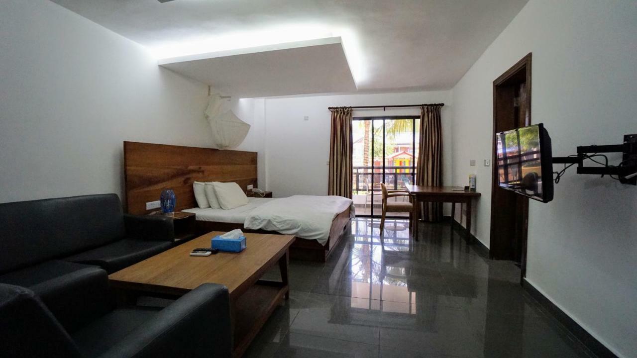 The Family Kingdom Resort Freetown Exteriör bild