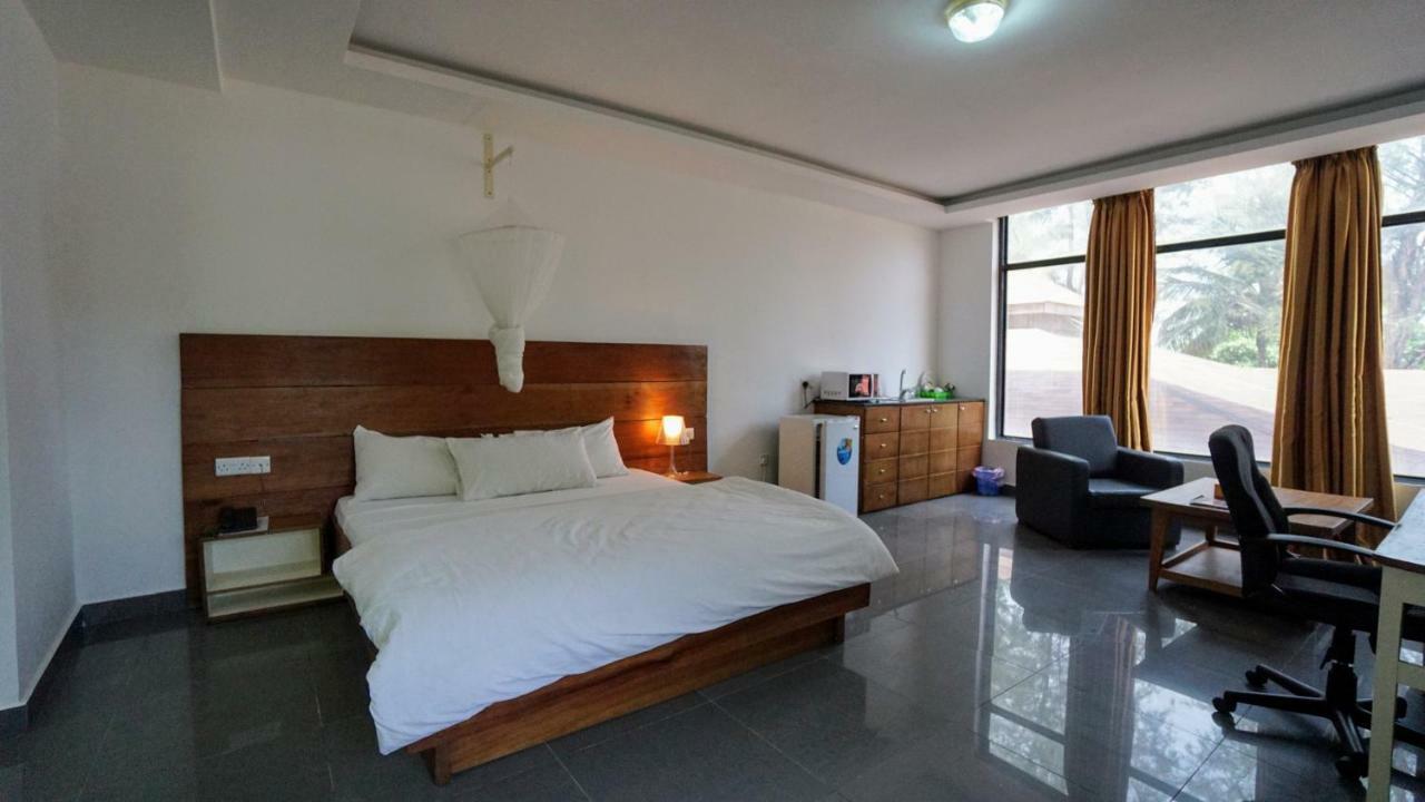 The Family Kingdom Resort Freetown Exteriör bild