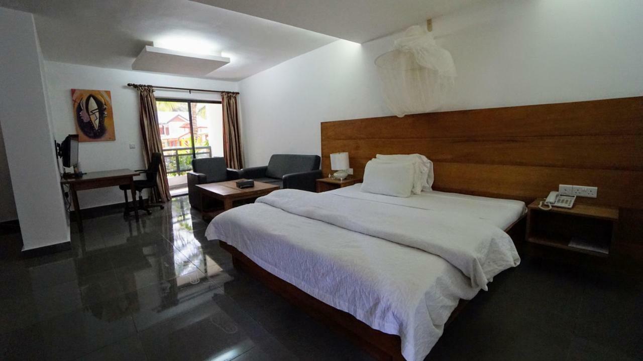 The Family Kingdom Resort Freetown Exteriör bild