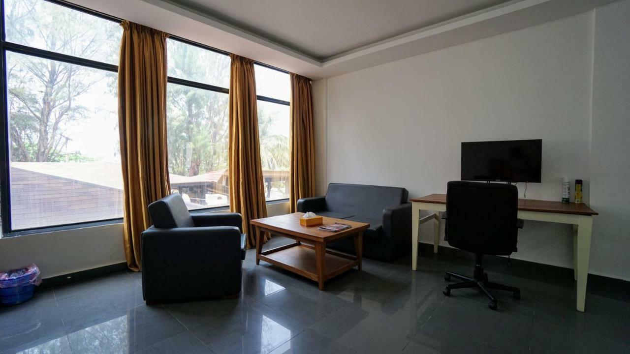 The Family Kingdom Resort Freetown Exteriör bild