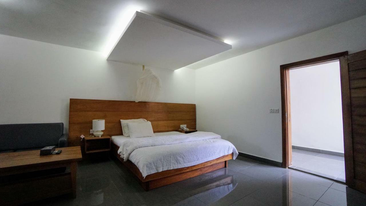 The Family Kingdom Resort Freetown Exteriör bild