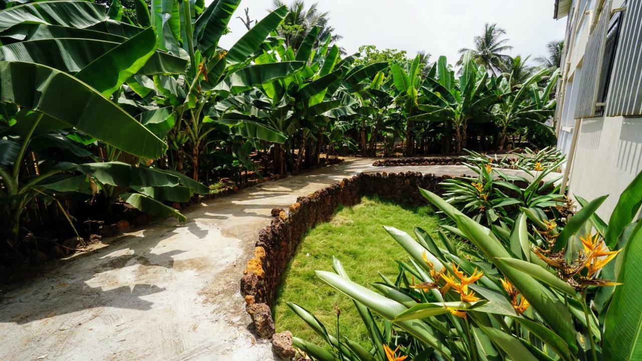 The Family Kingdom Resort Freetown Exteriör bild